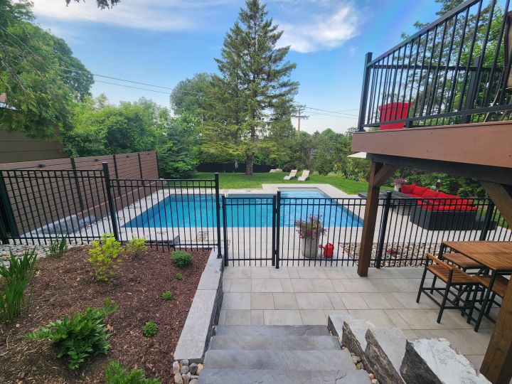 Marches de terrasse et piscine